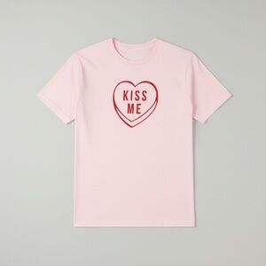 Valentine’s Day Women’s “kiss me” candy Graphic Pink T-shirt nwt
